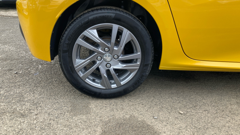 Peugeot 208 1.2 PureTech Active Premium 5dr Petrol Hatchback